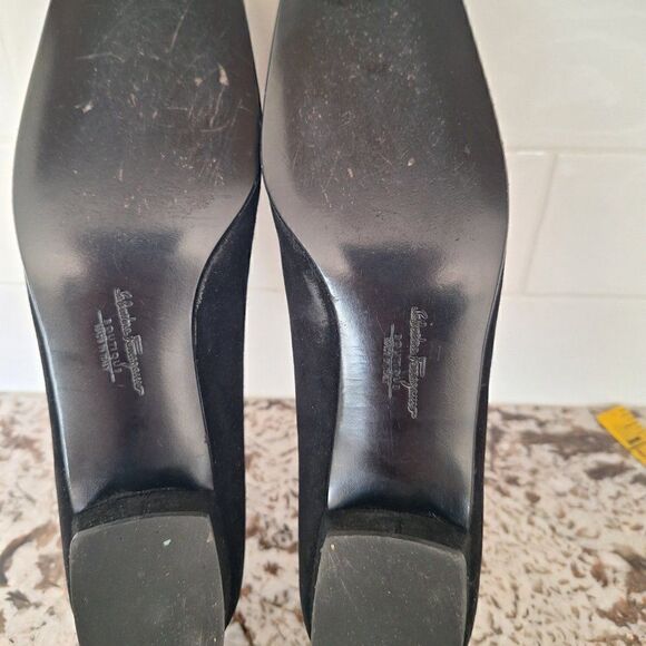 Salvatore Ferragamo Black Suede Criss Cross Ribbon 1" Heels Size 8AAAA Narrow - Picture 6 of 8